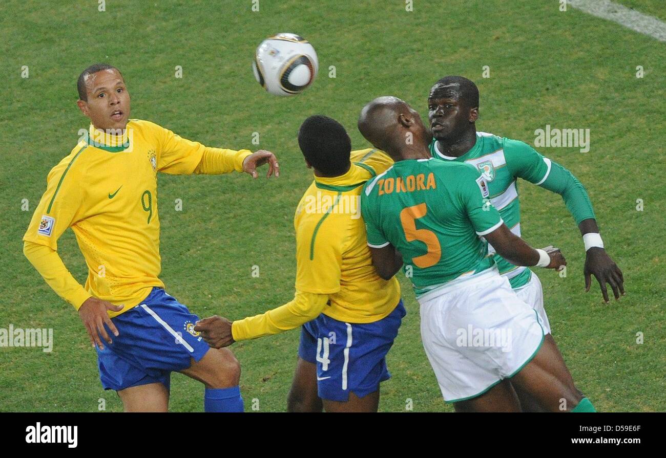 Brazil's Maicon (L-R) and Juan vie for the ball with Ivory Coast's Didier Zokora and Ismael Tiote during the 2010 FIFA World Cup group G match between Brazil and Ivory Coast at Soccer City Stadium in Johannesburg, South Africa 20 June 2010. Photo: Marcus Brandt dpa - Please refer to http://dpaq.de/FIFA-WM2010-TC  +++(c) dpa - Bildfunk+++ Stock Photo