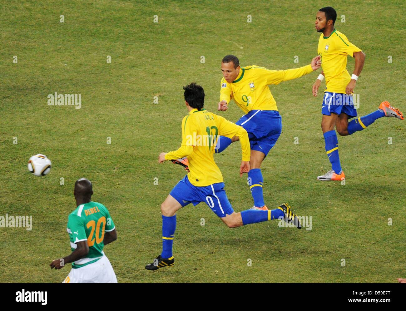 Arobi R Kaka Brazil's Luis Fabiano (2-R) scores the 2-0 next to his teammates ...