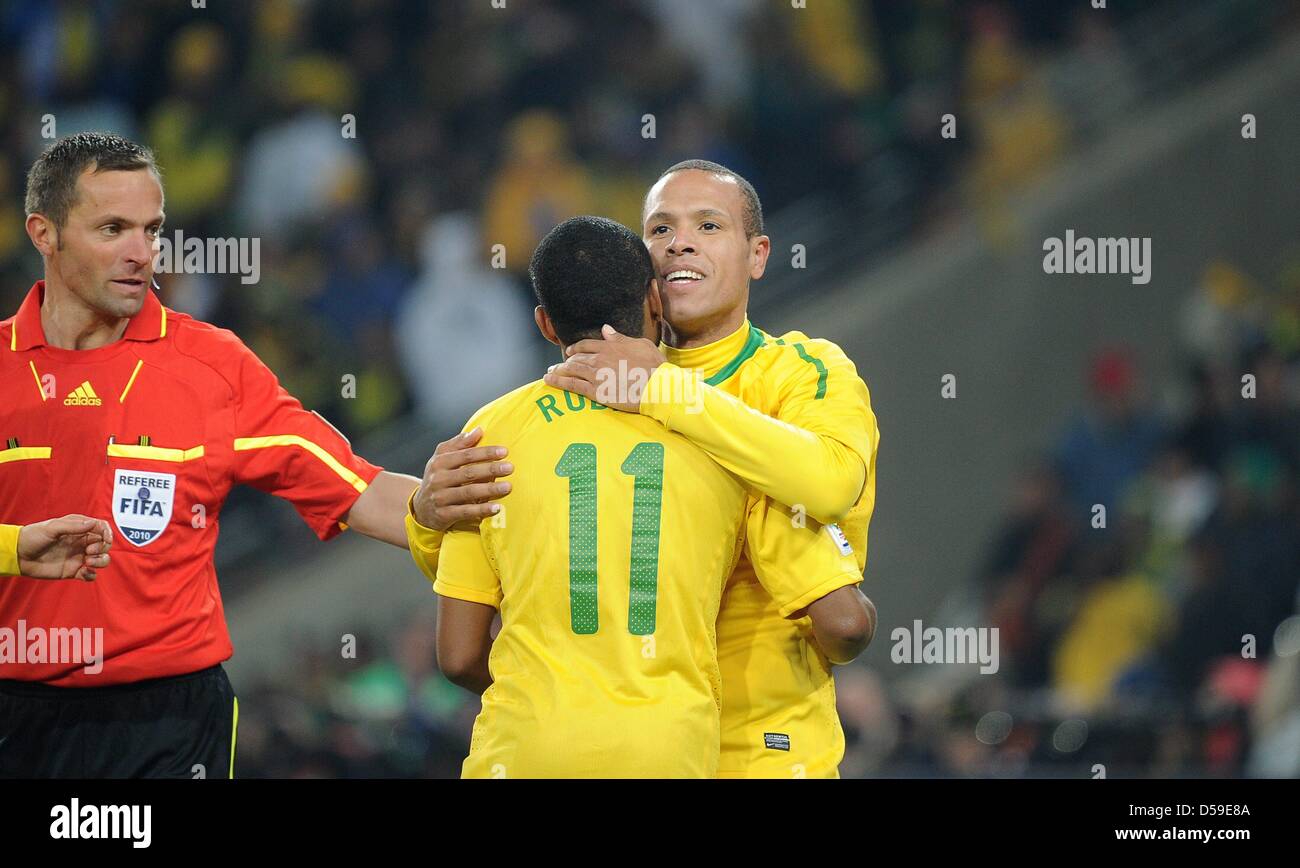 Brazil's Luis Fabiano (R) celebrates scoring the 2-0 with team mate Robinho during the 2010 FIFA World Cup group G match between Brazil and Ivory Coast at Soccer City Stadium in Johannesburg, South Africa 20 June 2010. Photo: Achim Scheidemann dpa - Please refer to http://dpaq.de/FIFA-WM2010-TC Stock Photo