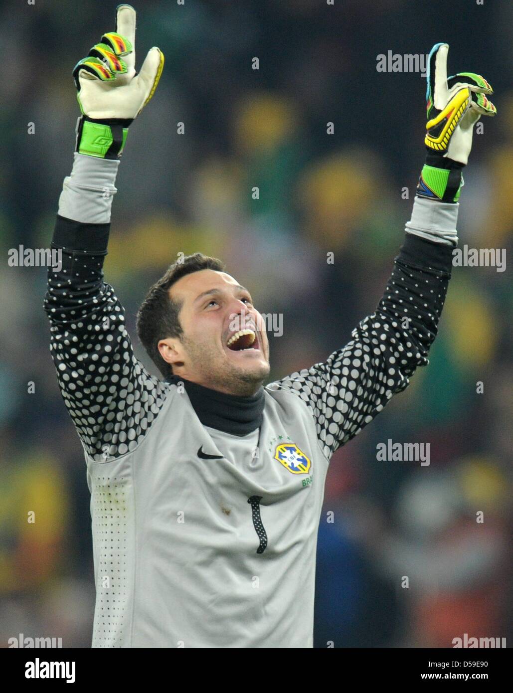 Brazilian goalkeeper Julio Cesar celebrates during the FIFA World Cup 2010 group G match between Brazil and Ivory Coast at the Soccer City Stadium in Johannesburg, South Africa 20 June 2010. Photo: Ronald Wittek dpa - Please refer to http://dpaq.de/FIFA-WM2010-TC Stock Photo