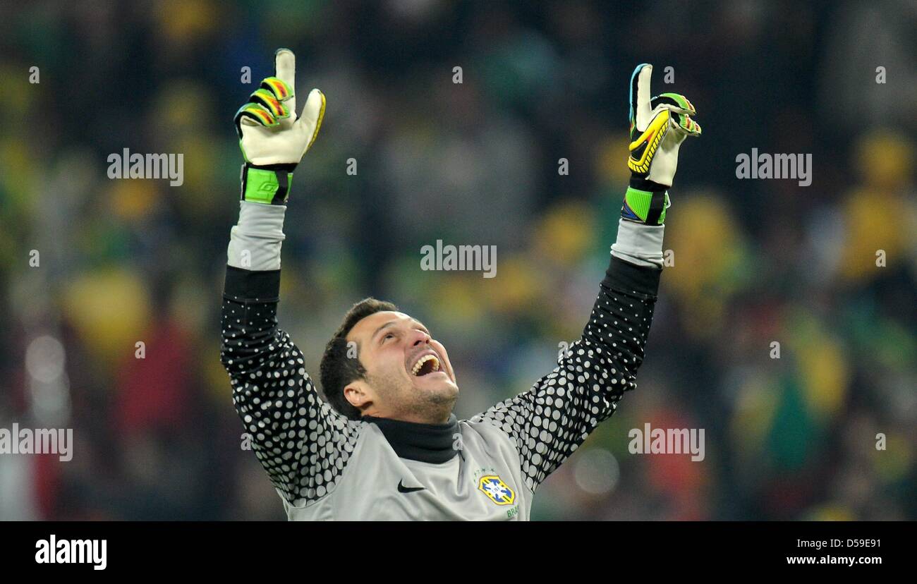 Brazilian goalkeeper Julio Cesar celebrates during the FIFA World Cup 2010 group G match between Brazil and Ivory Coast at the Soccer City Stadium in Johannesburg, South Africa 20 June 2010. Photo: Ronald Wittek dpa - Please refer to http://dpaq.de/FIFA-WM2010-TC  +++(c) dpa - Bildfunk+++ Stock Photo