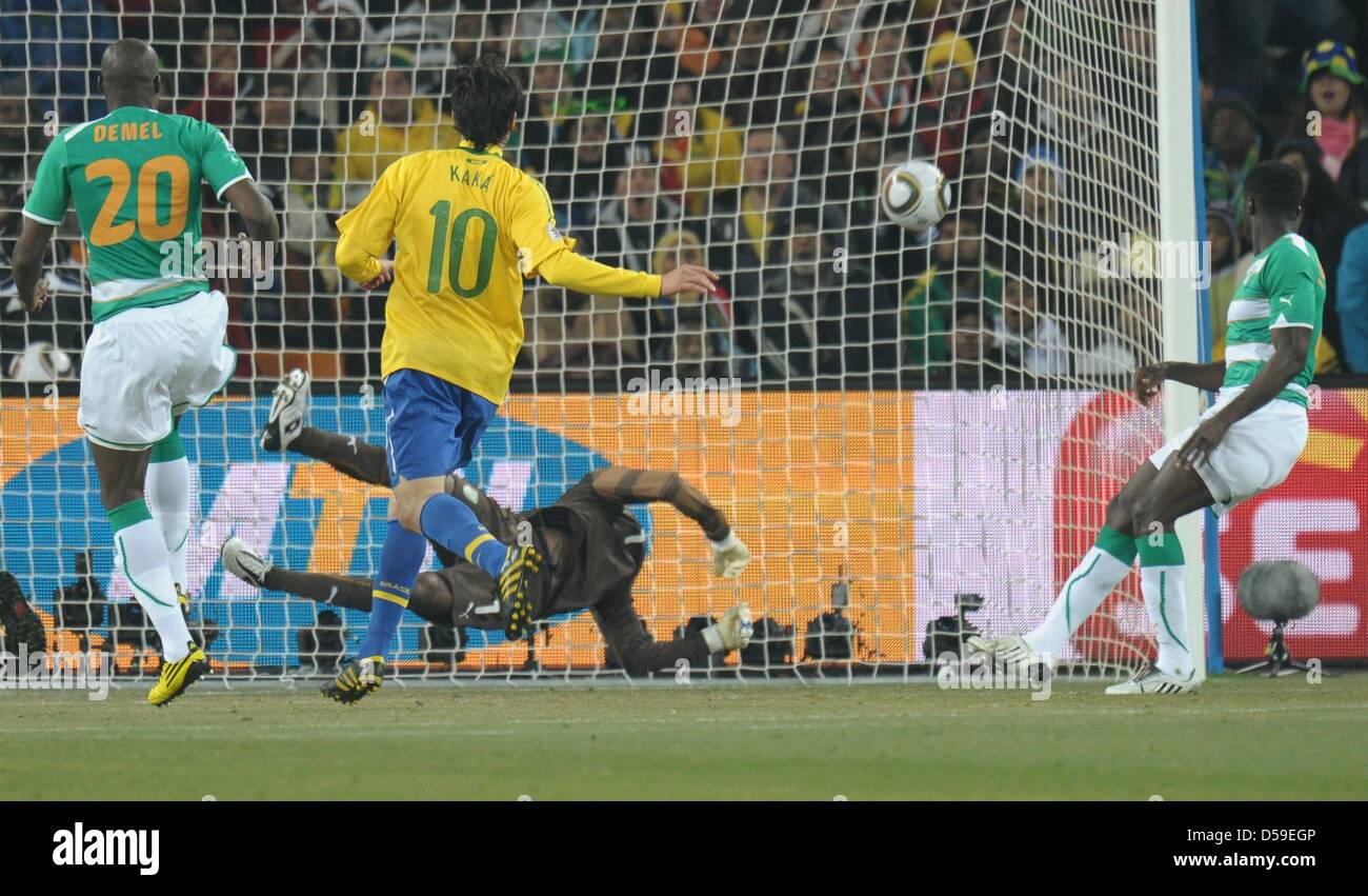 Goalkeeper Boubacar Barry (back) of Ivory Coast is unable to save a shot of Luis Fabiano (not pictured) during the FIFA World Cup 2010 group G match between Brazil and Ivory Coast at the Soccer City Stadium in Johannesburg, South Africa 20 June 2010. Photo: Ronald Wittek dpa - Please refer to http://dpaq.de/FIFA-WM2010-TC Stock Photo