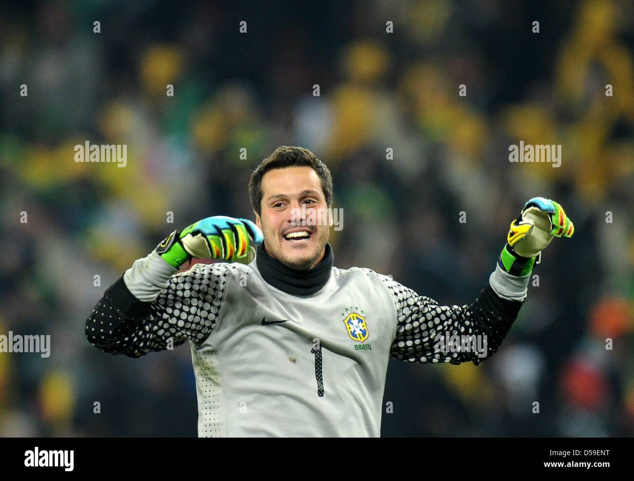 Goalkeeper Julio Cesar reacts of Brazil during the FIFA World Cup 2010 group G match between Brazil and Ivory Coast at the Soccer City Stadium in Johannesburg, South Africa 20 June 2010. Photo: Ronald Wittek dpa - Please refer to http://dpaq.de/FIFA-WM2010-TC Stock Photo
