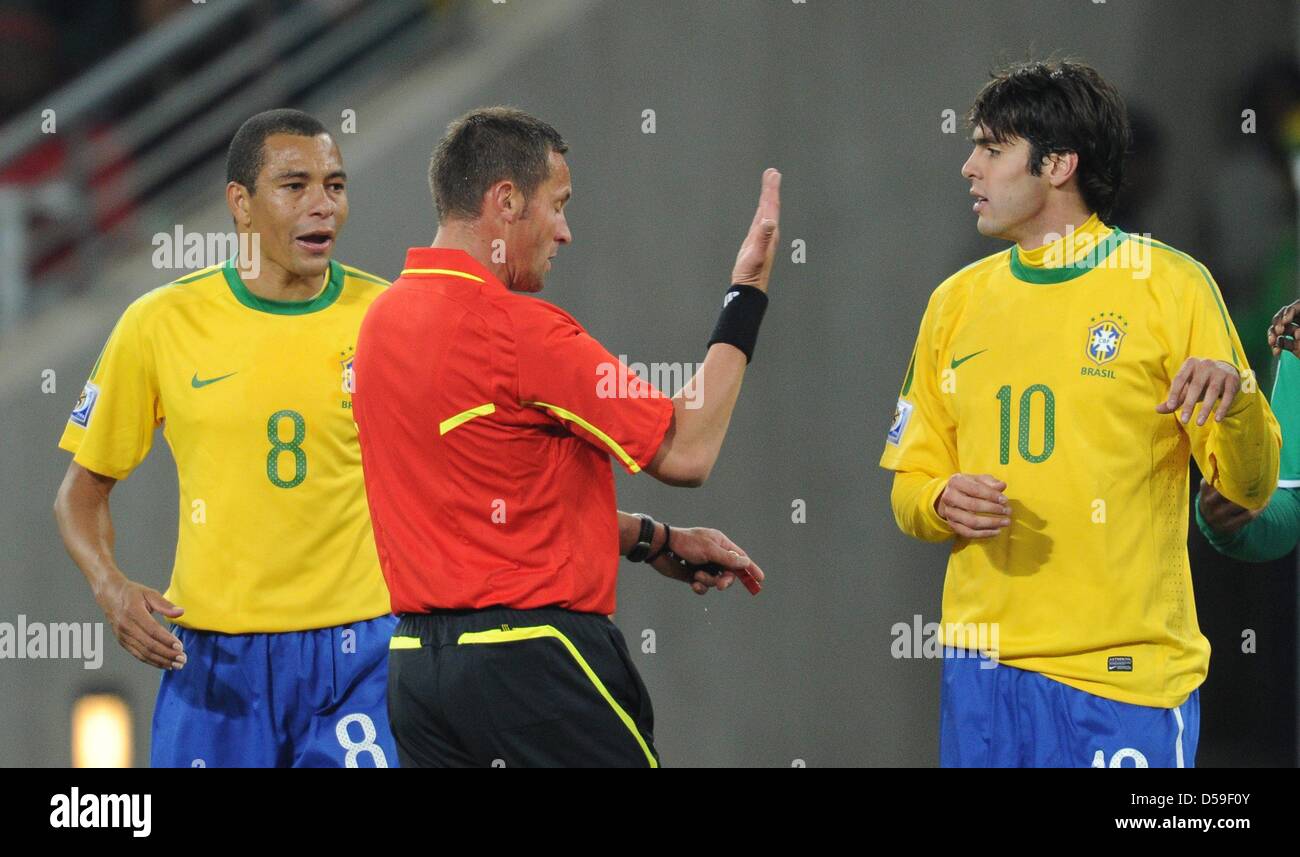 French referee Stephane Lannoy gestures towards Brazil's Kaka as Gilberto Silva looks on during the 2010 FIFA World Cup group G match between Brazil and Ivory Coast at Soccer City Stadium in Johannesburg, South Africa 20 June 2010. Photo: Achim Scheidemann dpa - Please refer to http://dpaq.de/FIFA-WM2010-TC Stock Photo