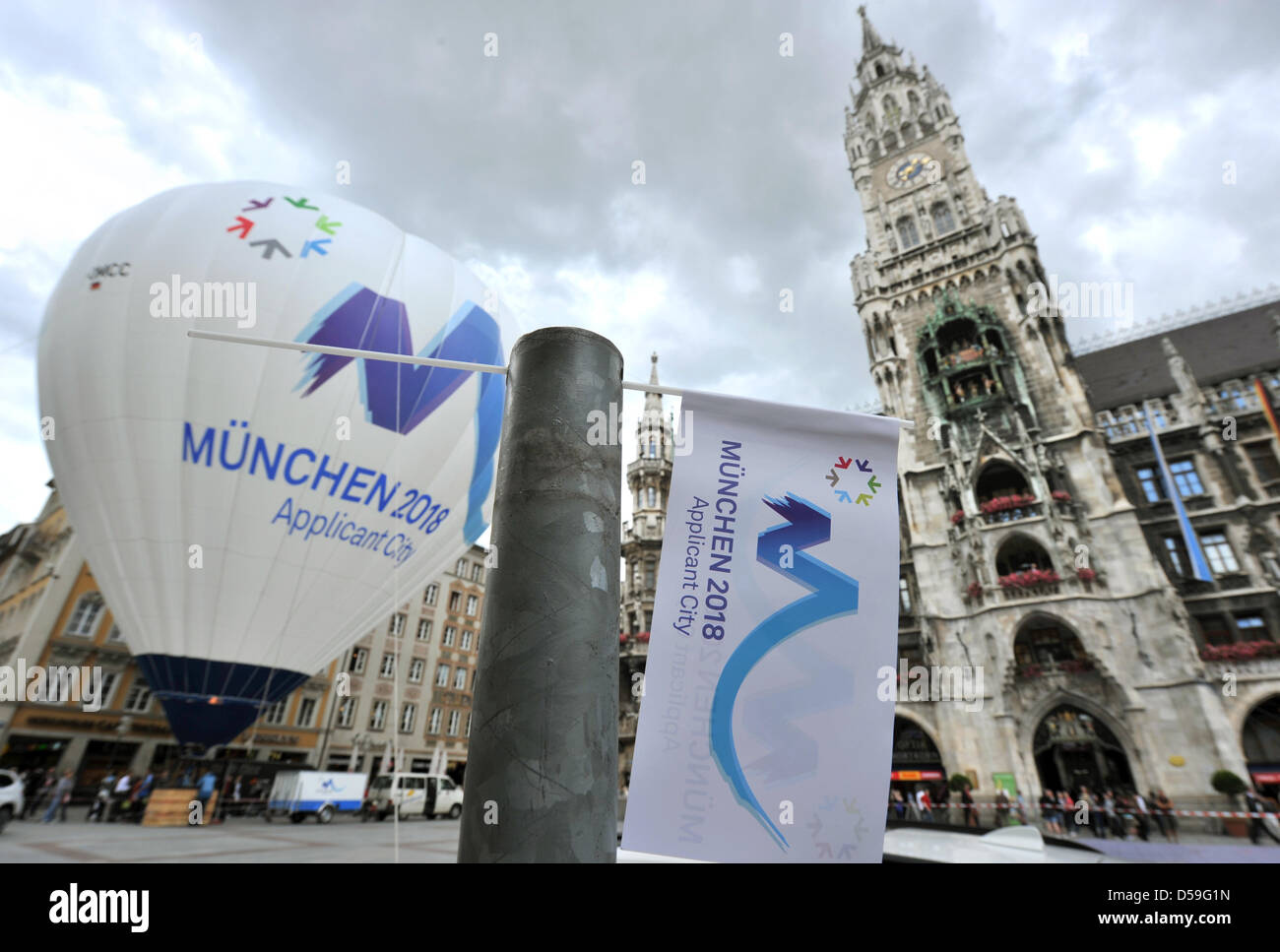 A hot air balloon and a flag bearing the inscription 'Munich 20189 - Applicant City' can be seen at a public soccer viewing event at the Marienplatz in the centre of Munich (Upper Bavaria), Germany, 22 June 2010. A tower of the Munich Town Hall is visible in the background. The occasion for the celebration is the Lausanne-based Olympic Committee's (IOC) decision to nominate Munich  Stock Photo