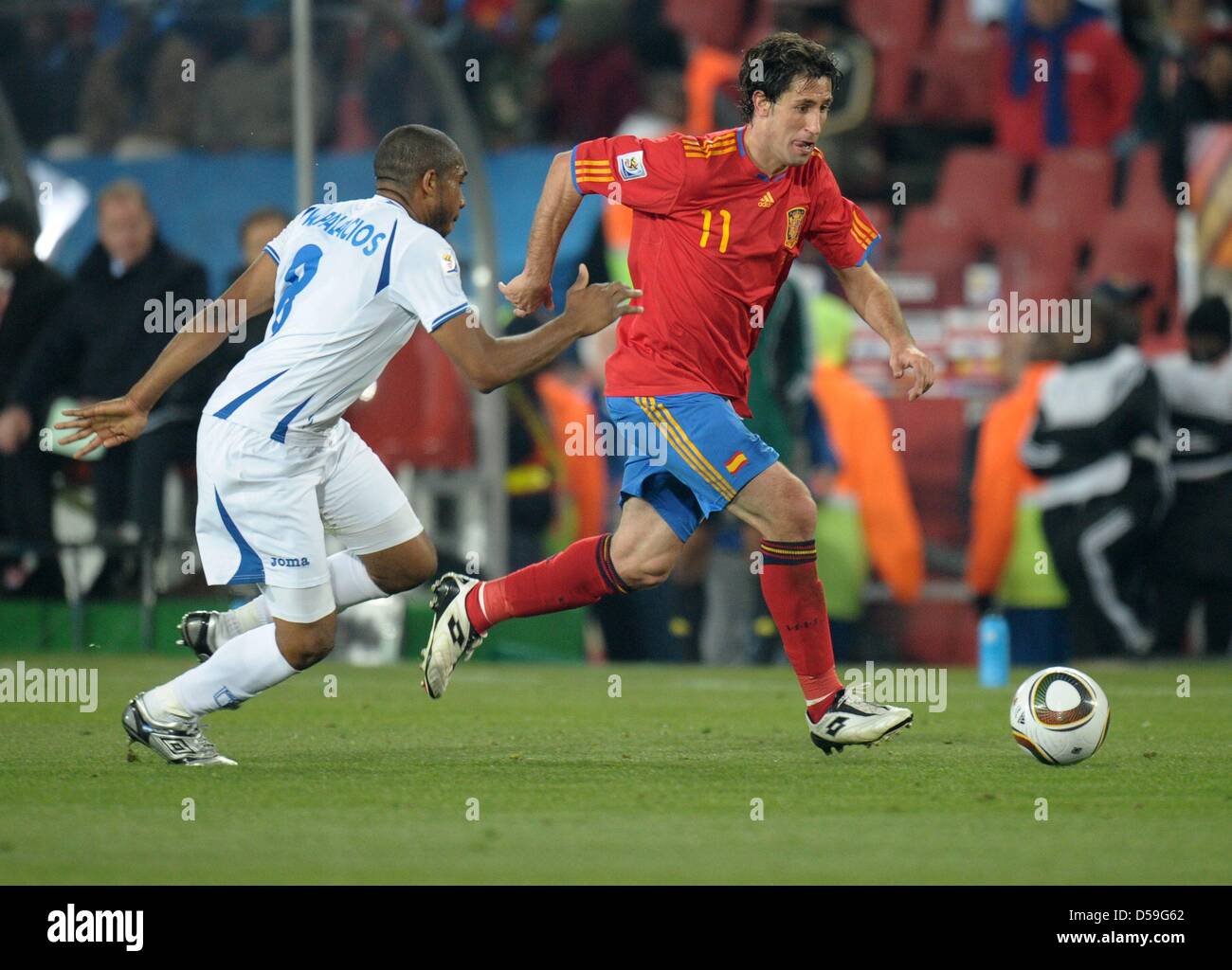 Joan Capdevila (R) of Spain vies with Wilson Palacios of Honduras during the FIFA World Cup 2010 group H match between Spain and Honduras at the Ellis Park Stadium in Johannesburg, South Africa 21 June 2010. Photo: Ronald Wittek dpa - Please refer to http://dpaq.de/FIFA-WM2010-TC Stock Photo
