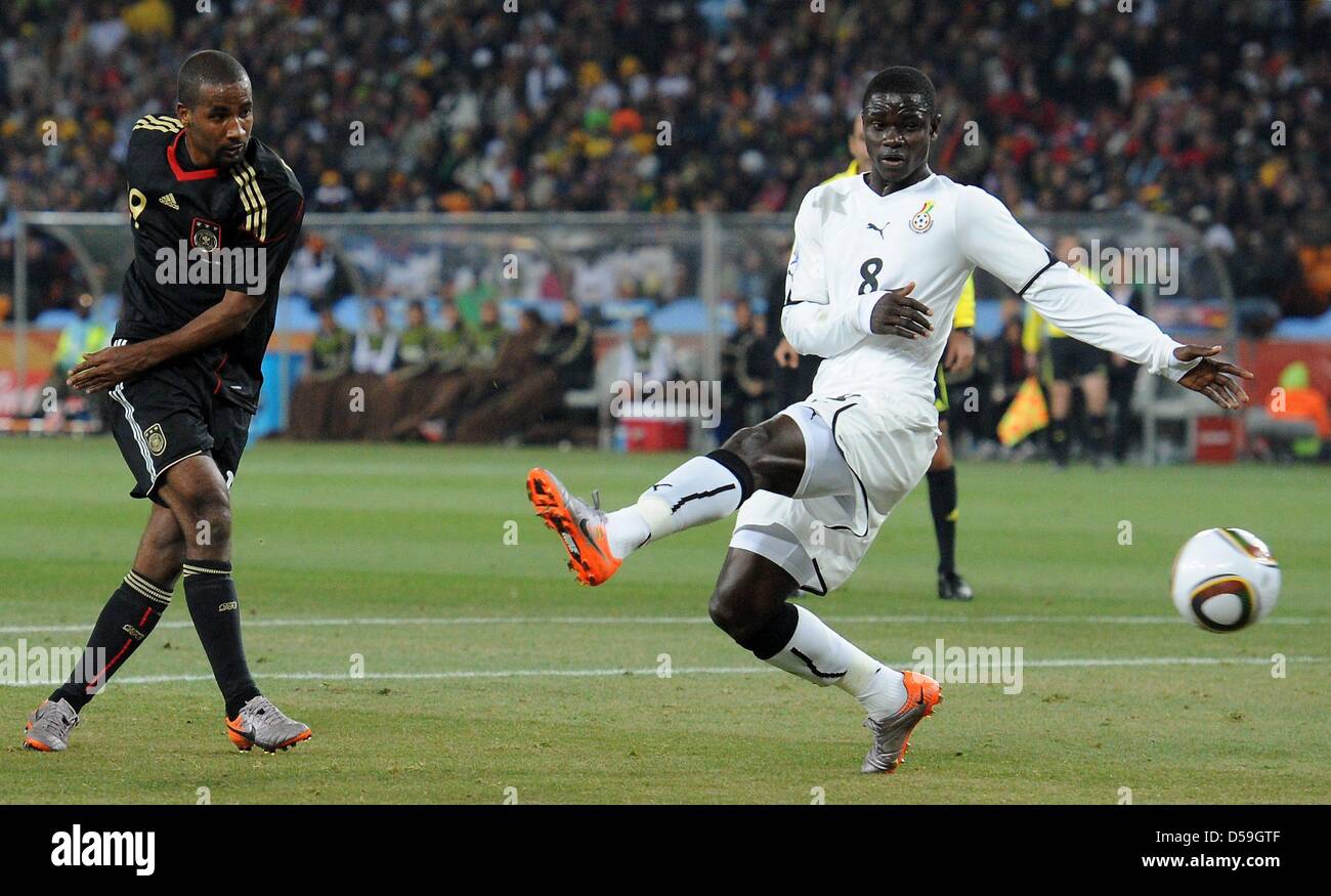 Germany's Cacau and Ghana's Jonathan Mensah vie for the ball during the 2010 FIFA World Cup group D match between Ghana and Germany at Soccer City, Johannesburg, South Africa 23 June 2010. Photo: Marcus Brandt dpa - Please refer to http://dpaq.de/FIFA-WM2010-TC Stock Photo