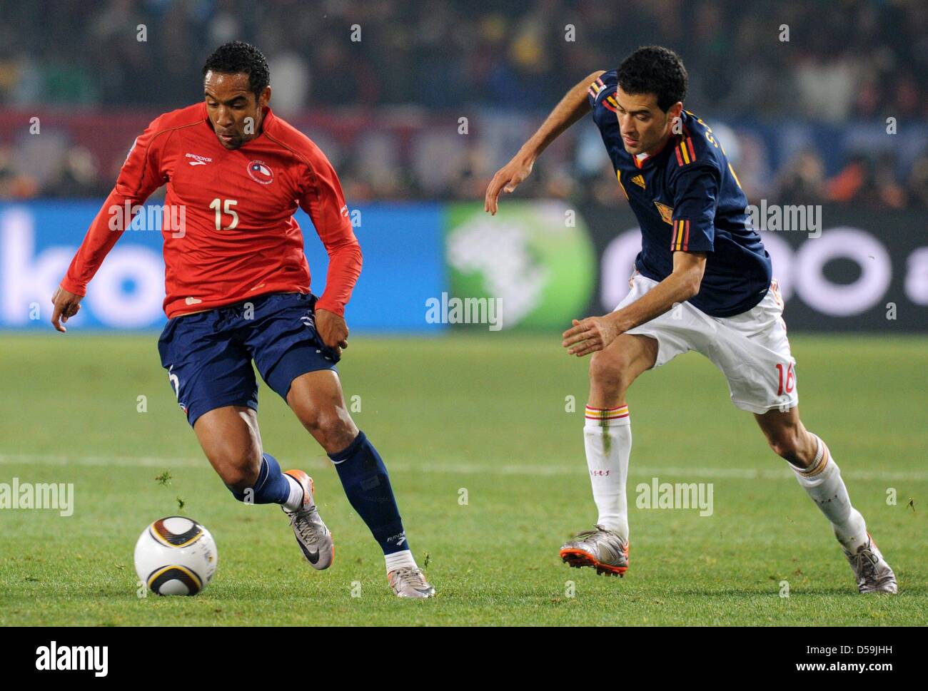 Jean Beausejour (L) of Chile vies with Sergio Busquets of Spain during the FIFA World Cup 2010 group H match between Chile and Spain at the Loftus Versfeld Stadium in Pretoria, South Africa 25 June 2010. Photo: Bernd Weissbrod dpa - Please refer to http://dpaq.de/FIFA-WM2010-TC Stock Photo