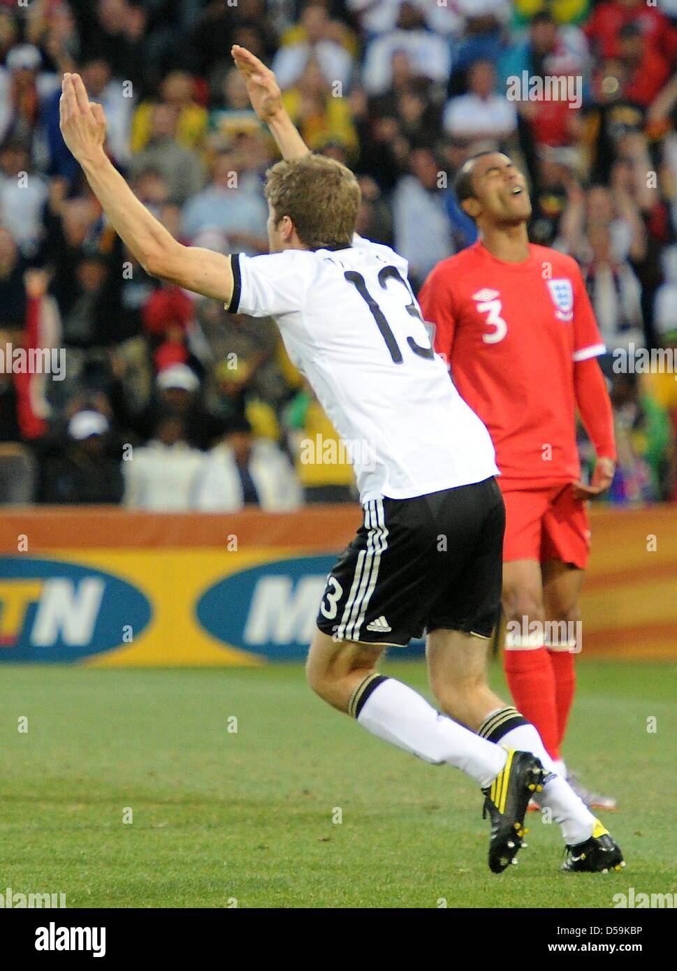Germany's Thomas Mueller celebrates scoring the 4-1 as England's Ashley Cole reacts in disbelief during the 2010 FIFA World Cup Round of Sixteen match between Germany and England at the Free State Stadium in Bloemfontein, South Africa 27 June 2010. Photo: Marcus Brandt dpa - Please refer to http://dpaq.de/FIFA-WM2010-TC  +++(c) dpa - Bildfunk+++ Stock Photo