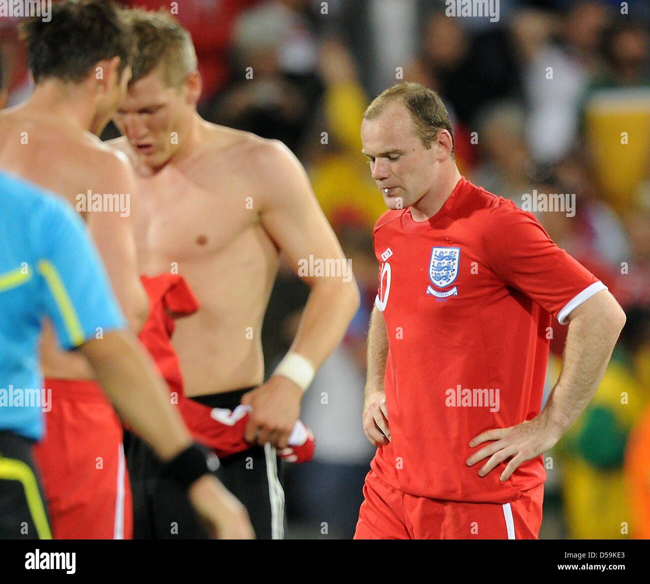 England's Wayne Rooney disappointed after the 2010 FIFA World Cup Round of Sixteen match between Germany and England at the Free State Stadium in Bloemfontein, South Africa 27 June 2010. Photo: Marcus Brandt dpa - Please refer to http://dpaq.de/FIFA-WM2010-TC  +++(c) dpa - Bildfunk+++ Stock Photo