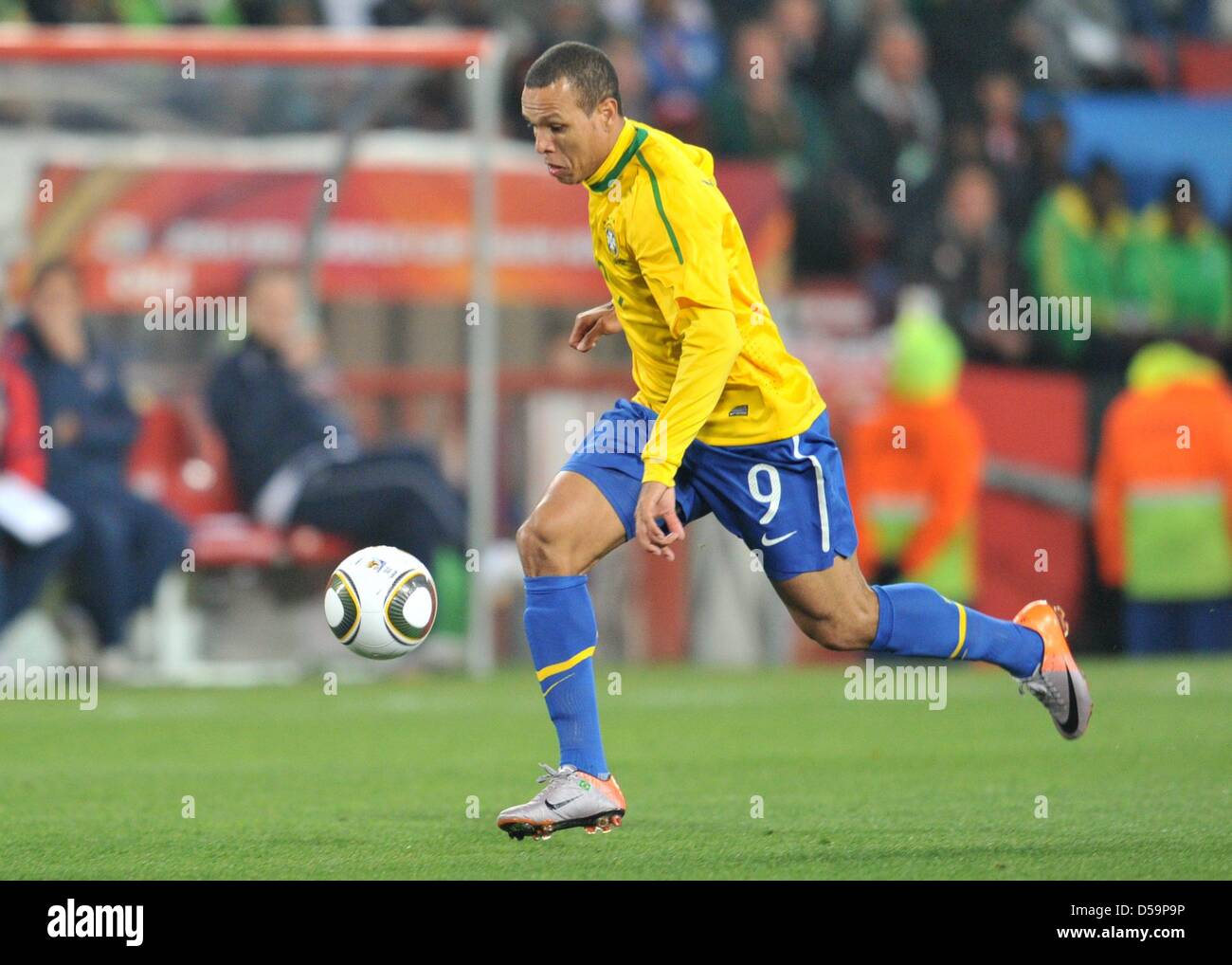 Luis Fabiano of Brazil controls the ball during the 2010 FIFA World Cup Round of Sixteen match between Brazil and Chile at the Ellis Park Stadium in Johannesburg, South Africa 28 June 2010. Photo: Bernd Weissbrod dpa - Please refer to http://dpaq.de/FIFA-WM2010-TC Stock Photo