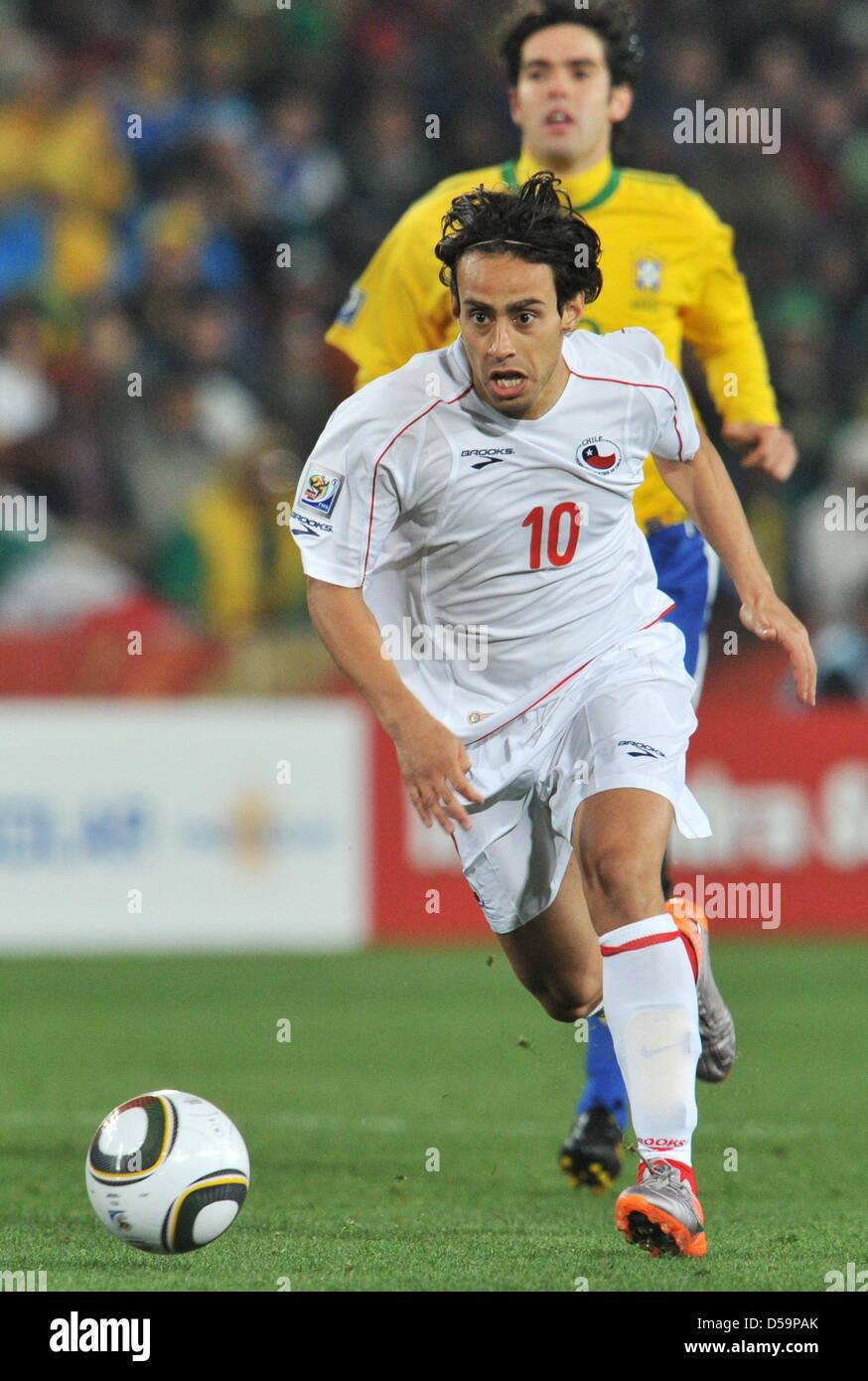 Jorge Valdivia of Chile controls the ball during the 2010 FIFA World Cup Round of Sixteen match between Brazil and Chile at the Ellis Park Stadium in Johannesburg, South Africa 28 June 2010. Photo: Bernd Weissbrod dpa - Please refer to http://dpaq.de/FIFA-WM2010-TC Stock Photo
