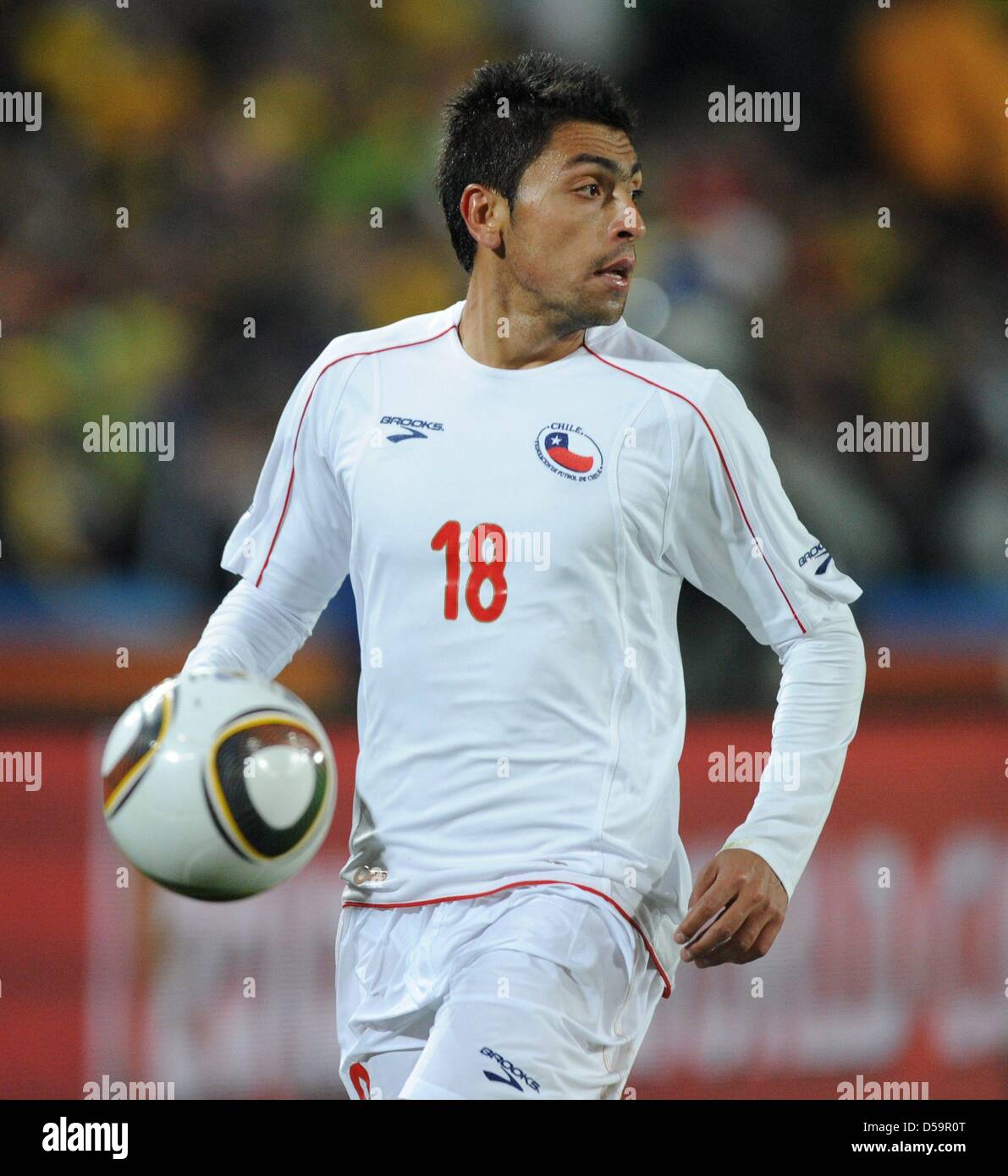 Chile's Gonzalo Jara during the 2010 FIFA World Cup Round of Sixteen match between Brazil and Chile at the Ellis Park Stadium in Johannesburg, South Africa 28 June 2010. Photo: Marcus Brandt dpa - Please refer to http://dpaq.de/FIFA-WM2010-TC Stock Photo