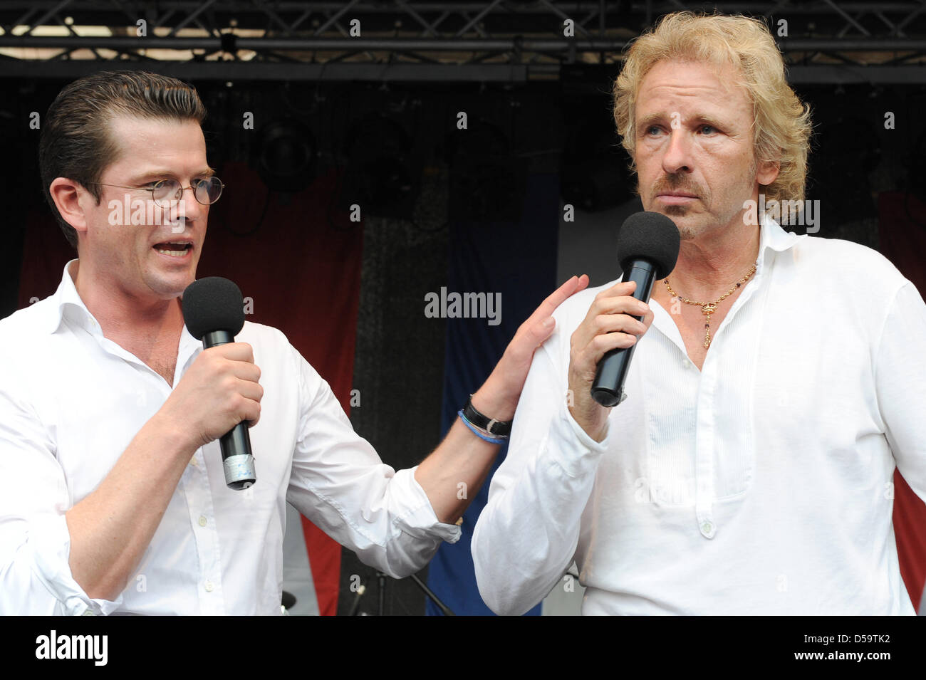 German minister of defence Karl-Theodor zu Guttenberg  (L-CDU) and TV-entertainer Thomas Gottschalk (R) come to the stage in Kulmbach (Upper Franconia) on 'The Day of the Franconians' (Tag der Franken). The Day should remember the foundation of the Franconian Circle on the 2 July 1500. The day is dedicated to the Fraconian history and aims at cultivating Franconian traditions. Phot Stock Photo