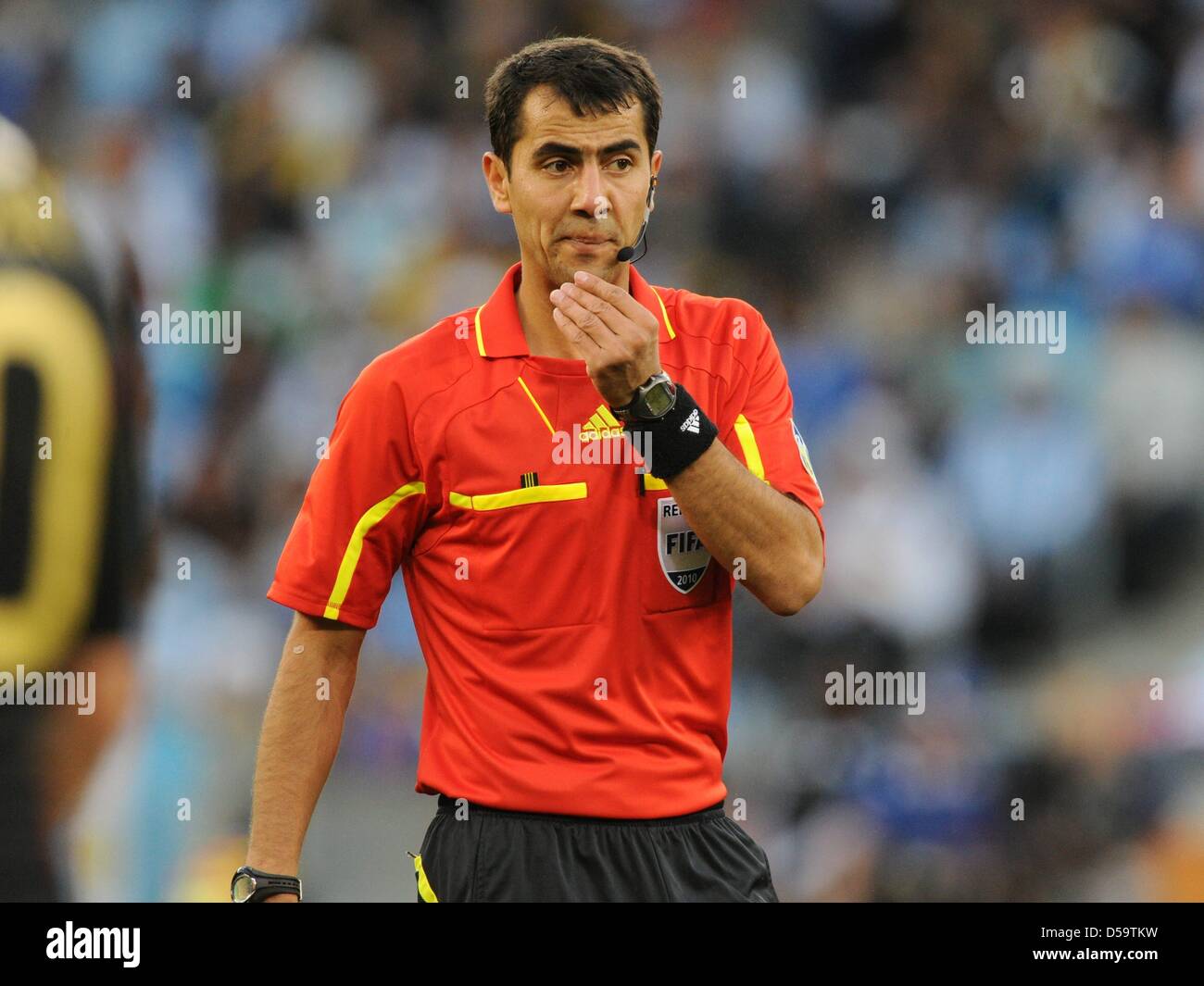 Usbek referee Ravshan Irmatov during the 2010 FIFA World Cup quarterfinal match between Argentina and Germany at the Green Point Stadium in Cape Town, South Africa 03 July 2010. Germany won 4-0. Photo: Marcus Brandt dpa - Please refer to http://dpaq.de/FIFA-WM2010-TC Stock Photo