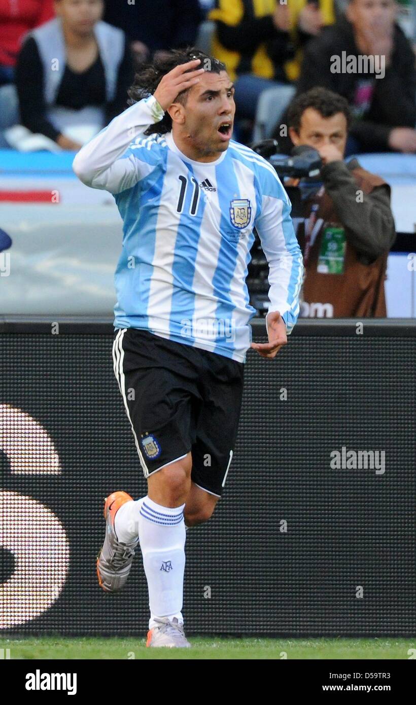 Argentina's Carlos Tevez gestures during the 2010 FIFA World Cup quarterfinal match between Argentina and Germany at the Green Point Stadium in Cape Town, South Africa 03 July 2010. Germany won 4-0. Photo: Marcus Brandt dpa - Please refer to http://dpaq.de/FIFA-WM2010-TC Stock Photo