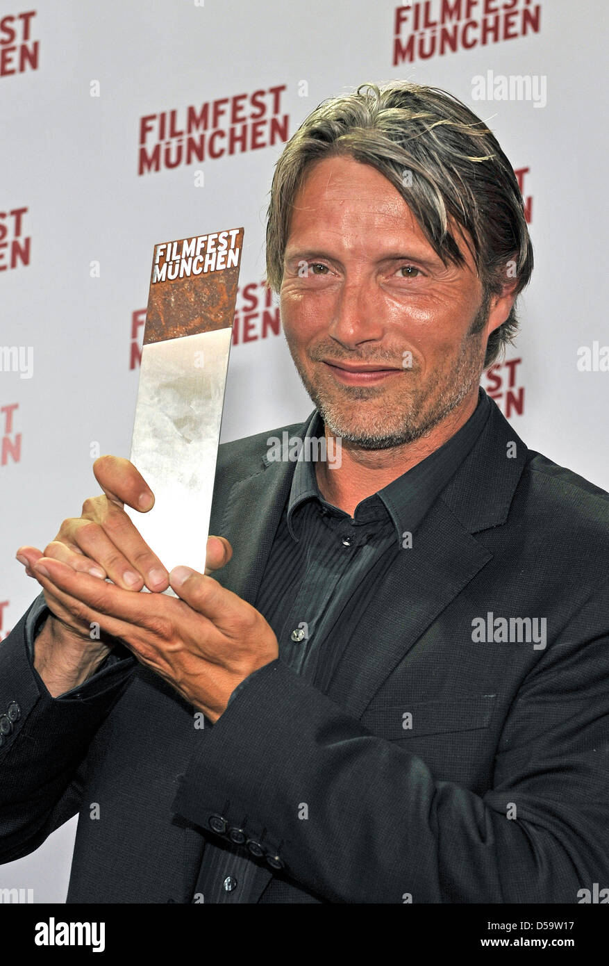 Danish actor Mads Mikkelsen shows off his CineMerit Award during the Munich Film Festival in Munich, Germany, 02 July 2010. This is the 14th time the Munich Film Festival honours extraordinary personalities of the international film business with the award. Photo: Ursula Dueren Stock Photo