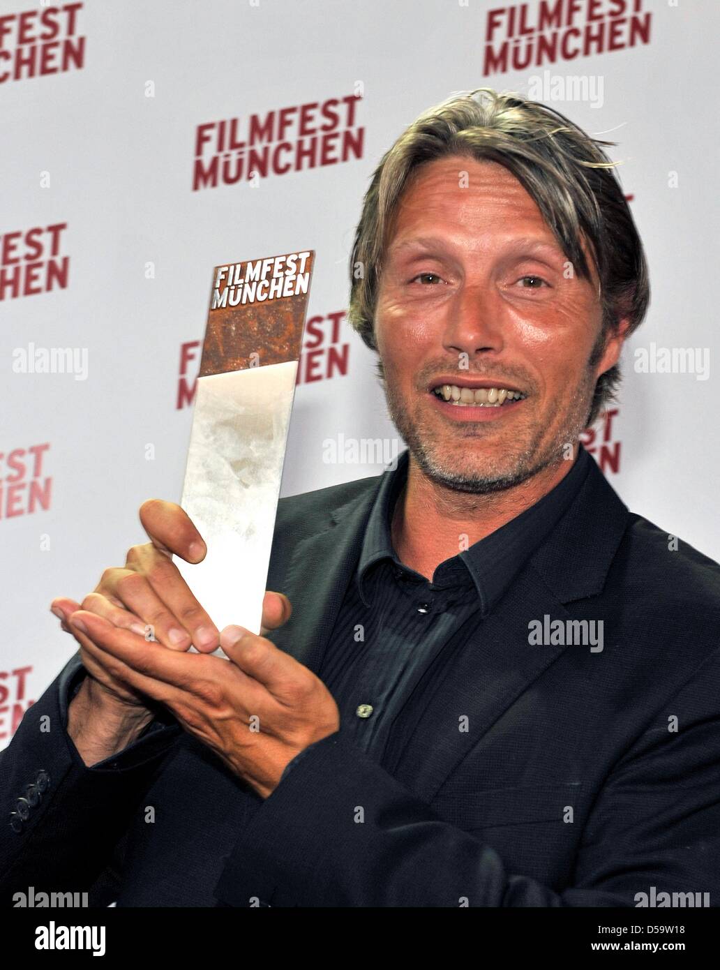 Danish actor Mads Mikkelsen shows off his CineMerit Award during the Munich Film Festival in Munich, Germany, 02 July 2010. This is the 14th time the Munich Film Festival honours extraordinary personalities of the international film business with the award. Photo: Ursula Dueren Stock Photo