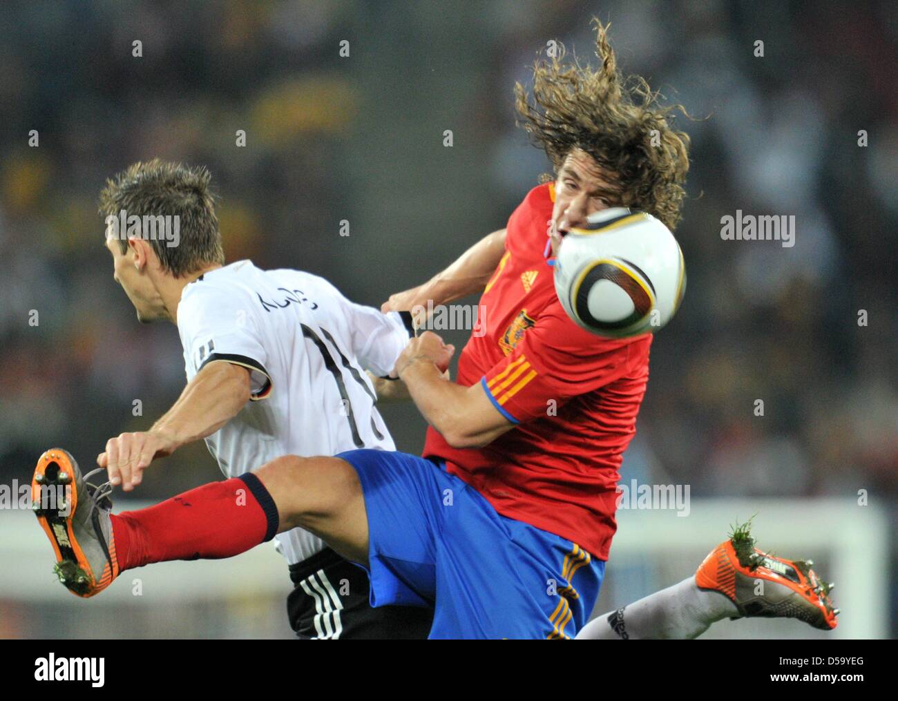 Miroslav Klose (L) of Germany vies with Carles Puyol of Spain during the 2010 FIFA World Cup semi-final match between Germany and Spain at the Durban Stadium in Durban, South Africa 07 July 2010. Photo: Bernd Weissbrod dpa - Please refer to http://dpaq.de/FIFA-WM2010-TC  +++(c) dpa - Bildfunk+++ Stock Photo