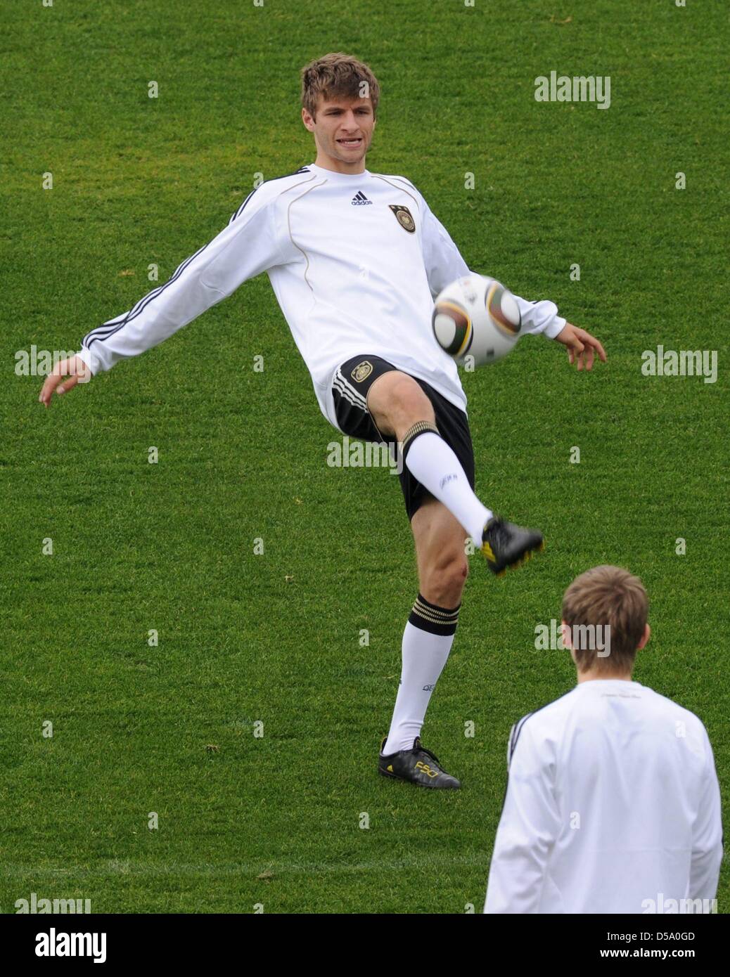 German player Thomas Mueller (L) and Marko Marin play a ball during a training session of the German national soccer team at the Super Stadium in Atteridgeville near Pretoria, South Africa, 09 July 2010. Photo: Marcus Brandt dpa -  +++(c) dpa - Bildfunk+++ Stock Photo