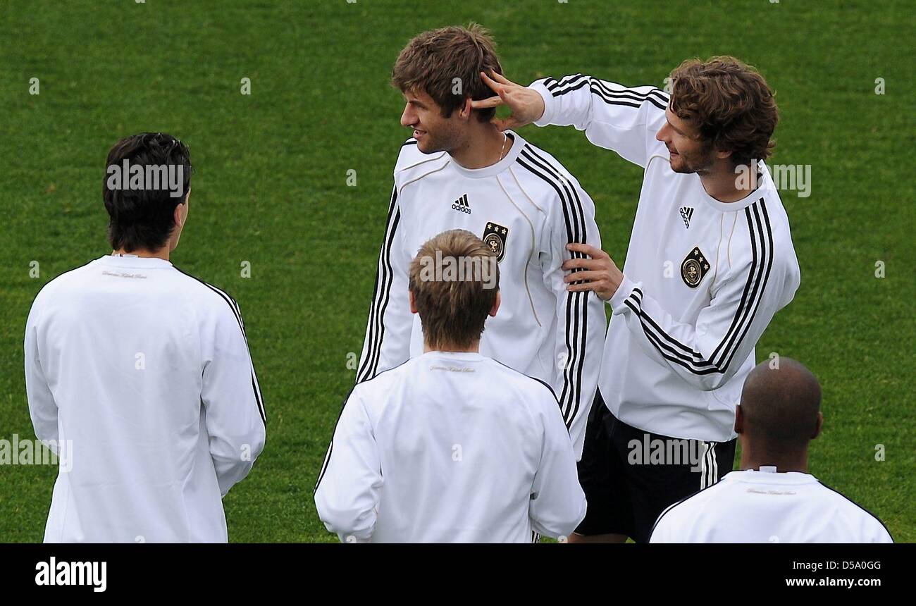 German players Mesut Oezil (L-R), Marko Marin, Thomas Mueller, Arne Friedrich and Cacau fool around during a training session of the German national soccer team at the Super Stadium in Atteridgeville near Pretoria, South Africa, 09 July 2010. Photo: Marcus Brandt dpa -  +++(c) dpa - Bildfunk+++ Stock Photo