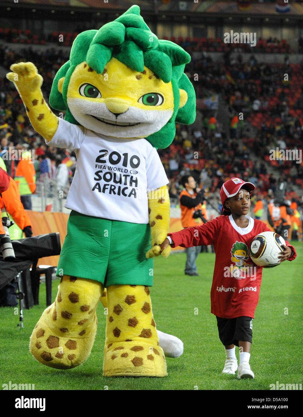 Zakumi, the official World Cup mascot walks hand in hand with a small girl on the pitch prior to the 2010 FIFA World Cup third place match at the Nelson Mandela Bay Stadium in Port Elizabeth, South Africa 10 July 2010. Photo: Marcus Brandt dpa - Please refer to http://dpaq.de/FIFA-WM2010-TC  +++(c) dpa - Bildfunk+++ Stock Photo