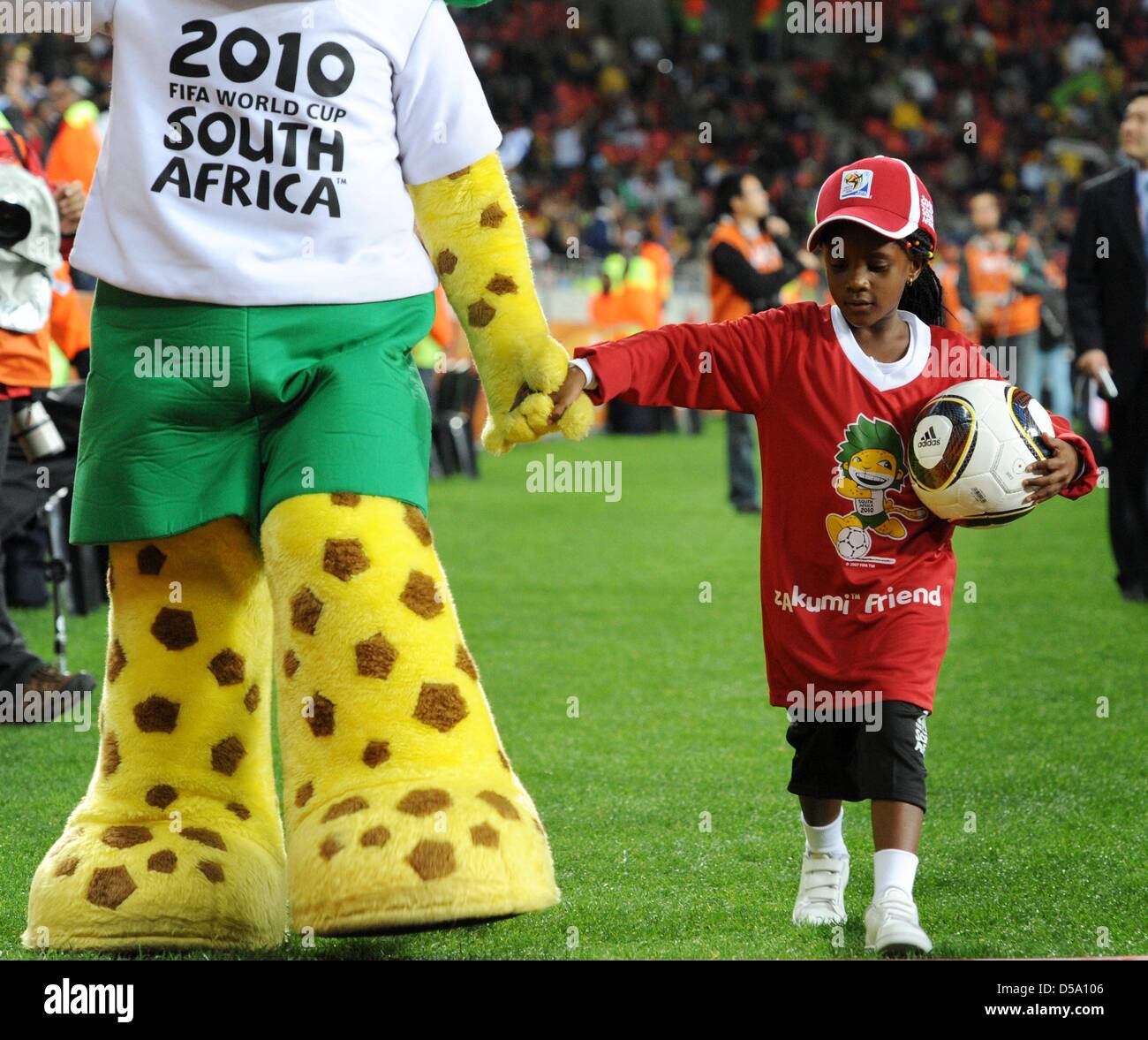 Zakumi, the official World Cup mascot walks hand in hand with a small girl on the pitch prior to the 2010 FIFA World Cup third place match at the Nelson Mandela Bay Stadium in Port Elizabeth, South Africa 10 July 2010. Photo: Marcus Brandt dpa - Please refer to http://dpaq.de/FIFA-WM2010-TC  +++(c) dpa - Bildfunk+++ Stock Photo