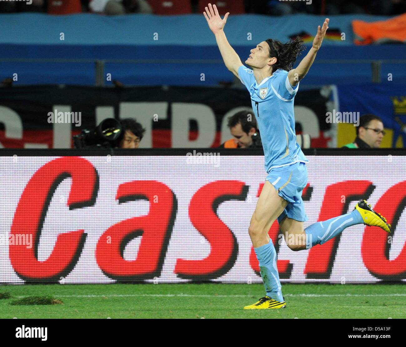 Uruguay's Edinson Cavani celebrates after equalising 1-1 during the 2010 FIFA World Cup third place match between Uruguay and Germany at the Nelson Mandela Bay Stadium in Port Elizabeth, South Africa 10 July 2010. Photo: Marcus Brandt dpa - Please refer to http://dpaq.de/FIFA-WM2010-TC Stock Photo