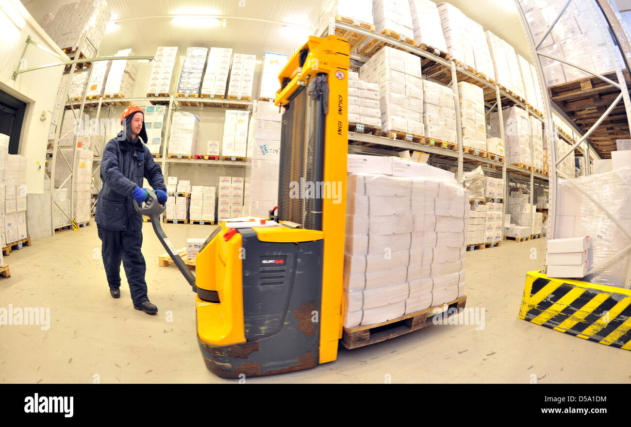 Freezer truck hires stock photography and images Alamy