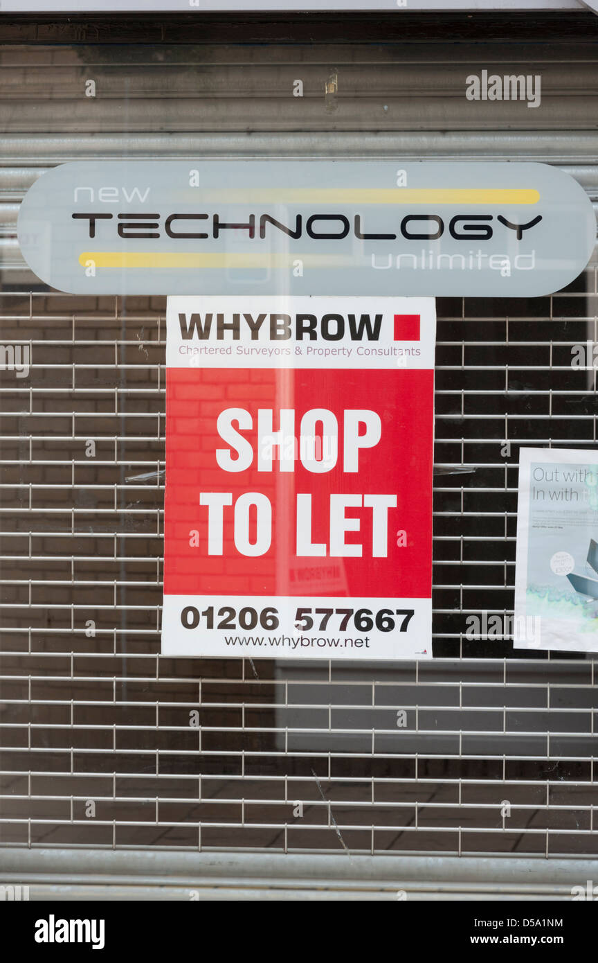 Shop to let with sign in the window in Colchester UK Stock Photo