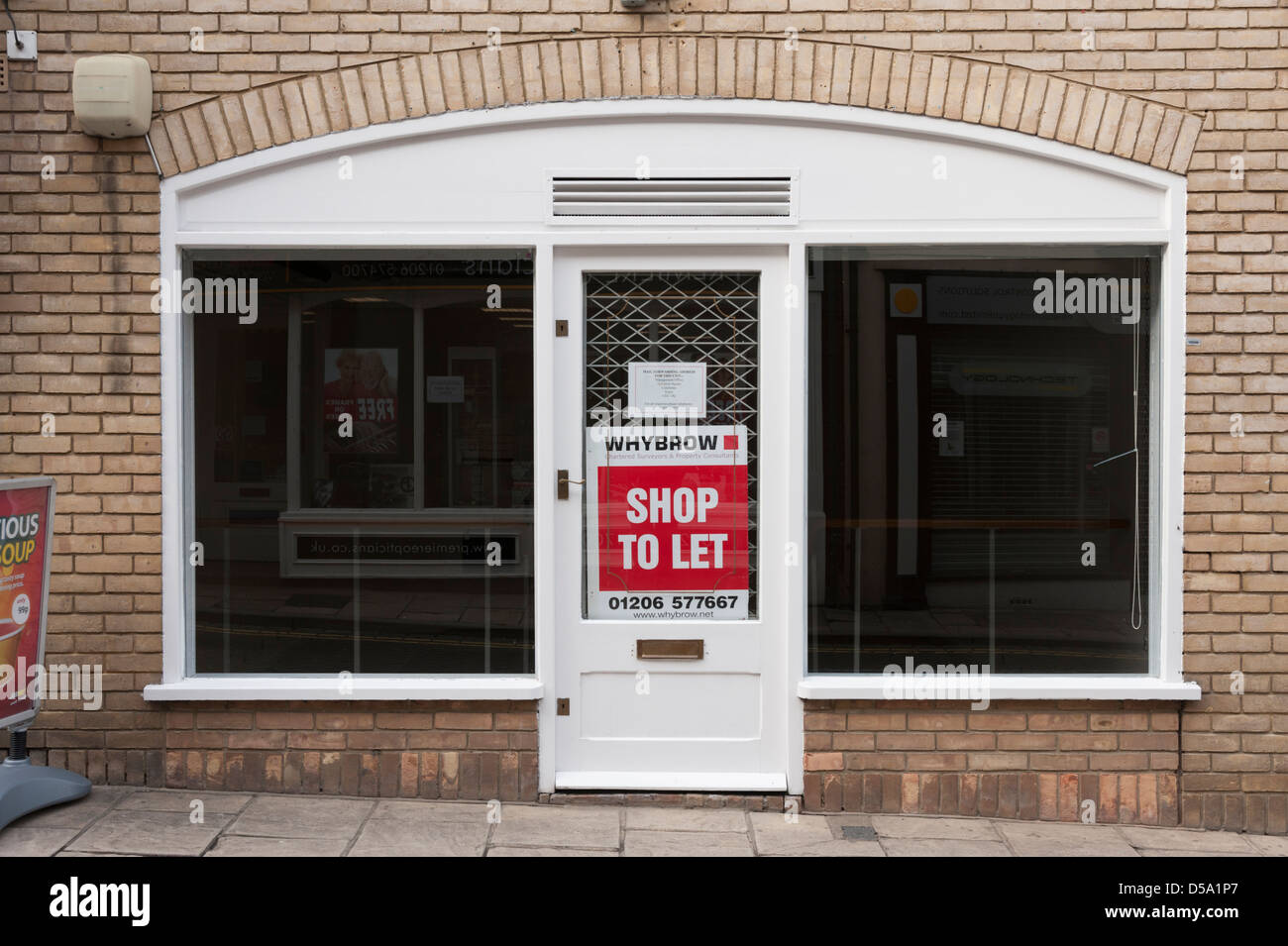 Shop to let with sign in the window in Colchester UK Stock Photo