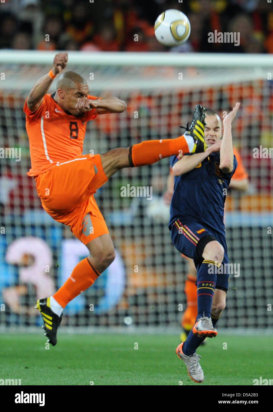 Nigel de Jong (L) of the Netherlands vies with Andres Iniesta (R) of Spain during the 2010 FIFA World Cup final match between the Netherlands and Spain at the Soccer City Stadium in Johannesburg, South Africa 11 July 2010. Photo: Bernd Weissbrod dpa - Please refer to http://dpaq.de/FIFA-WM2010-TC  +++(c) dpa - Bildfunk+++ Stock Photo
