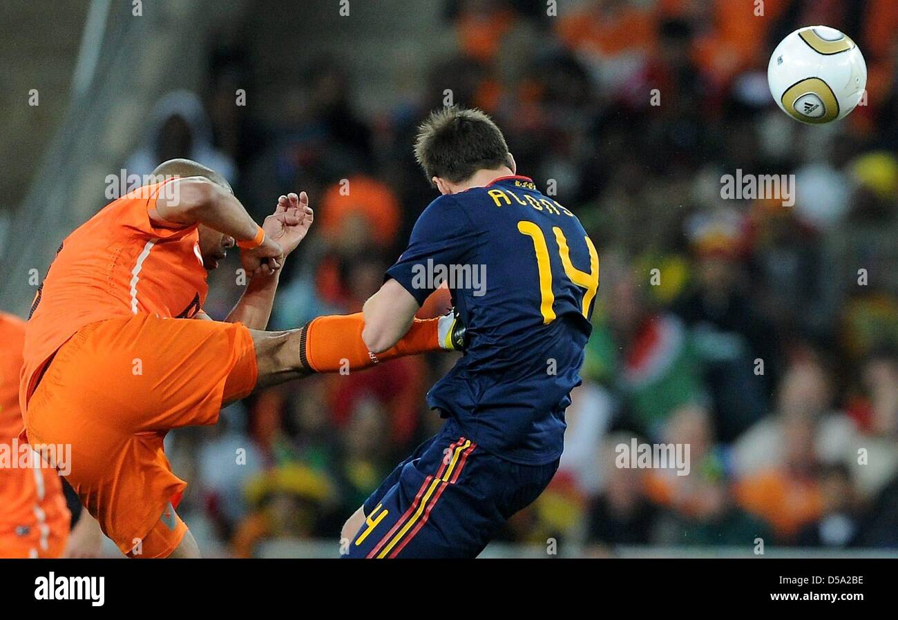 Dutch Nigel de Jong (L) fouls Spain's Xabi Alonso as Dutch Mark van Bommel looks on during the 2010 FIFA World Cup final match between the Netherlands and Spain at Soccer City Stadium in Johannesburg, South Africa 11 July 2010. Photo: Marcus Brandt dpa - Please refer to http://dpaq.de/FIFA-WM2010-TC  +++(c) dpa - Bildfunk+++ Stock Photo