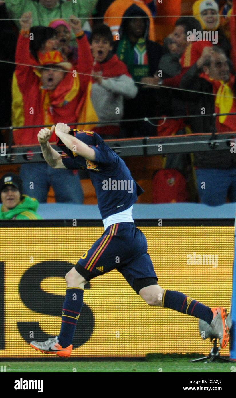 Andres Iniesta of Spain after scoring the 1-0 during the 2010 FIFA World Cup final match between the Netherlands and Spain at the Soccer City Stadium in Johannesburg, South Africa 11 July 2010. Photo: Bernd Weissbrod dpa - Please refer to http://dpaq.de/FIFA-WM2010-TC  +++(c) dpa - Bildfunk+++ Stock Photo