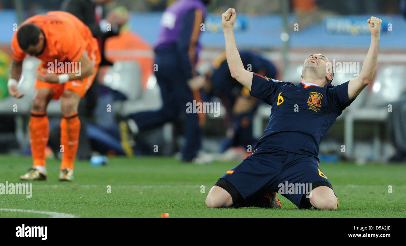 Spain's Andres Iniesta celebrates scoring the 1-0 winning goal as Dutch Gregory van der Wiel is dejected during the 2010 FIFA World Cup final match between the Netherlands and Spain at Soccer City Stadium in Johannesburg, South Africa 11 July 2010. Photo: Marcus Brandt dpa - Please refer to http://dpaq.de/FIFA-WM2010-TC  +++(c) dpa - Bildfunk+++ Stock Photo