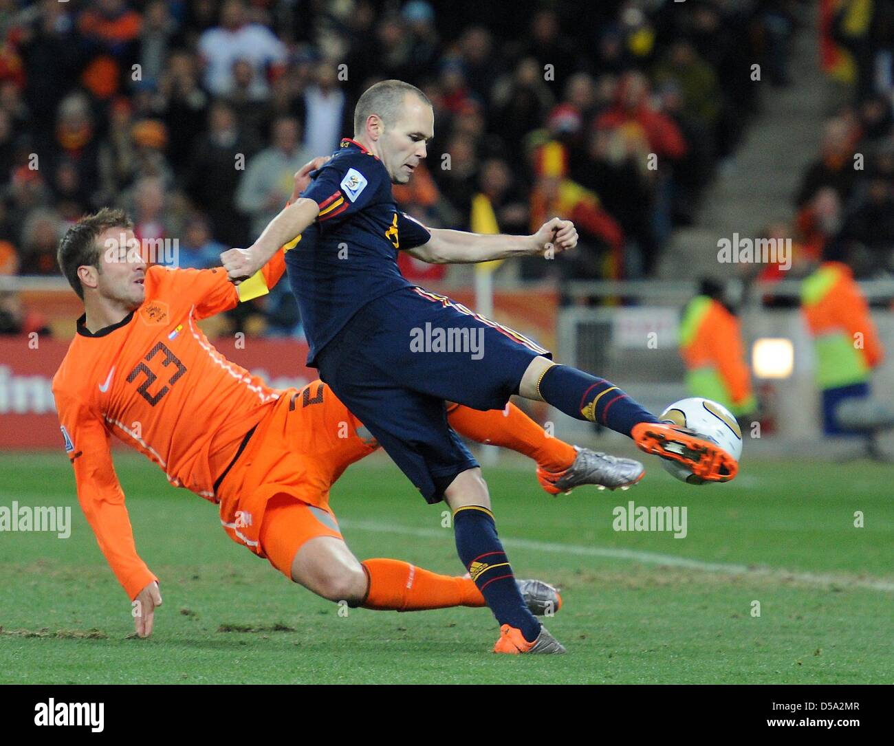 Spain's Andres Iniesta scores the 1-0 winning goal against Dutch Rafael van der Vaart during the 2010 FIFA World Cup final match between the Netherlands and Spain at Soccer City Stadium in Johannesburg, South Africa 11 July 2010. Photo: Marcus Brandt dpa - Please refer to http://dpaq.de/FIFA-WM2010-TC  +++(c) dpa - Bildfunk+++ Stock Photo