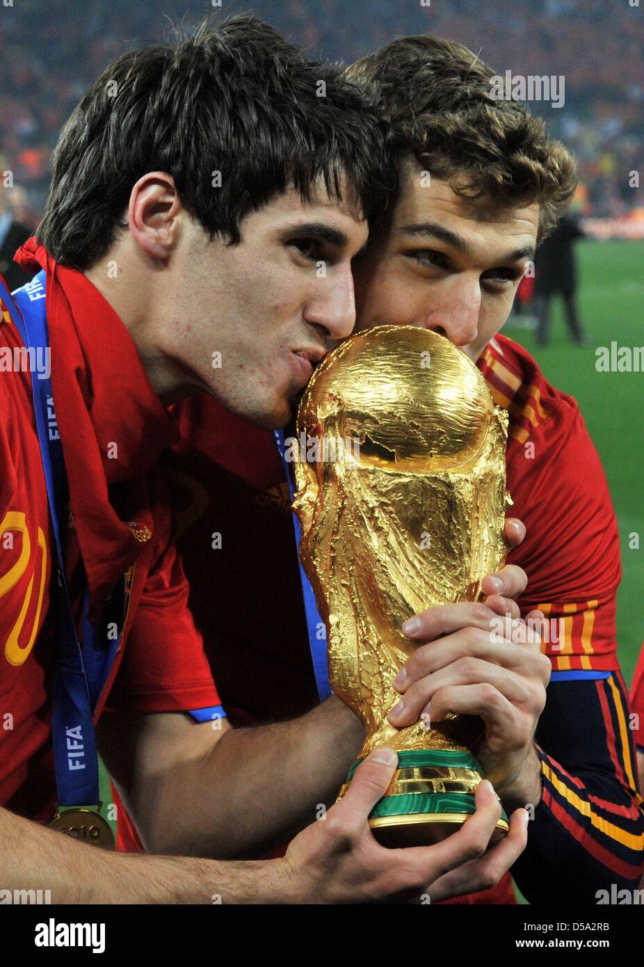 Javier Martinez (L) and Fernando Llorente of Spain celebrate with the trophy after the 2010 FIFA World Cup final match between the Netherlands and Spain at the Soccer City Stadium in Johannesburg, South Africa 11 July 2010. Photo: Bernd Weissbrod dpa - Please refer to http://dpaq.de/FIFA-WM2010-TC  +++(c) dpa - Bildfunk+++ Stock Photo