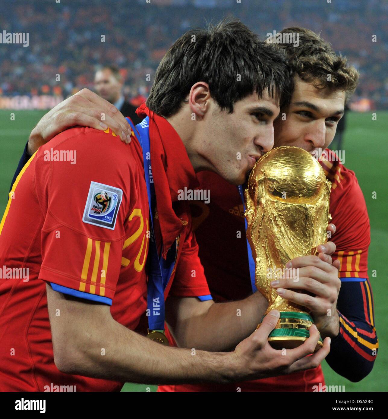 Javier Martinez (L) and Fernando Llorente of Spain celebrate with the trophy after the 2010 FIFA World Cup final match between the Netherlands and Spain at the Soccer City Stadium in Johannesburg, South Africa 11 July 2010. Photo: Bernd Weissbrod dpa - Please refer to http://dpaq.de/FIFA-WM2010-TC Stock Photo