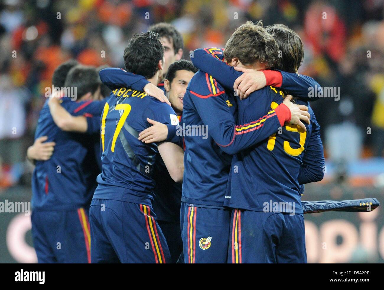 Spanish players celebrate after the final whistle of the 2010 FIFA World Cup final match between the Netherlands and Spain at the Soccer City Stadium in Johannesburg, South Africa 11 July 2010. Photo: Bernd Weissbrod dpa - Please refer to http://dpaq.de/FIFA-WM2010-TC Stock Photo