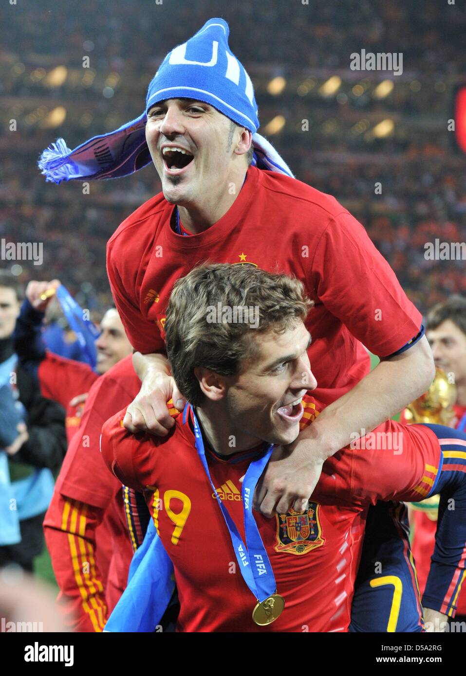 David Villa (top) and Fernando Llorente of Spain celebrate after the final whistle of the 2010 FIFA World Cup final match between the Netherlands and Spain at the Soccer City Stadium in Johannesburg, South Africa 11 July 2010. Photo: Bernd Weissbrod dpa - Please refer to http://dpaq.de/FIFA-WM2010-TC Stock Photo