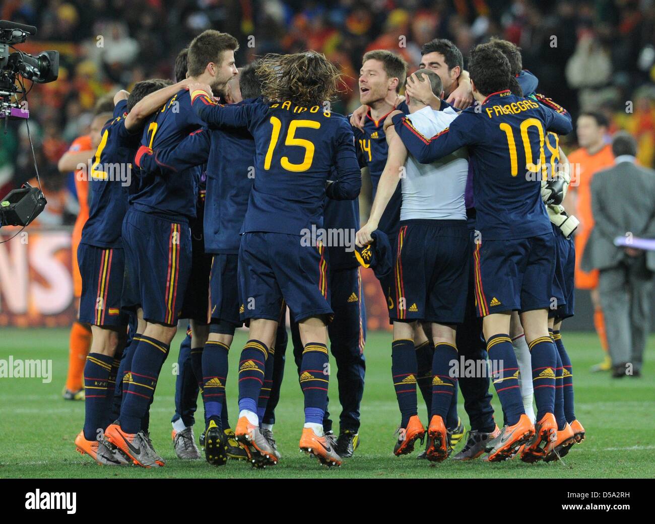The spanish team celebrates after the final whistle of the 2010 FIFA