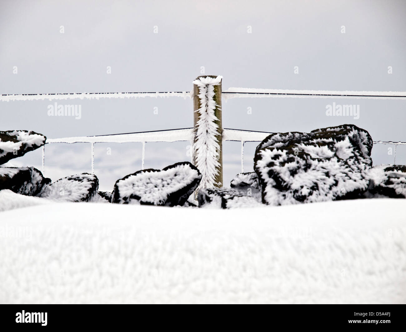 Drifting snow on a fence on a Derbyshire moorland Stock Photo