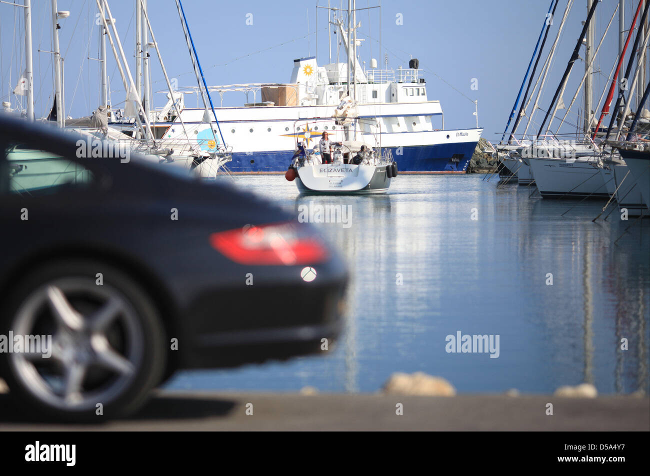 View of luxury cars and yachts at a private marina in Limassol, Cyprus, 24 March 2013. Photo: Florian Schuh Stock Photo