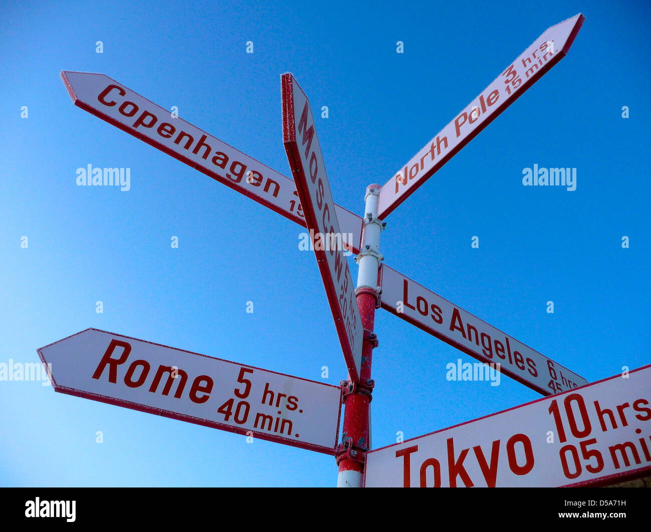signpost, kangerlussuaq airport, kangerlussuaq, qeqqata kommunia, western greenland, greenland Stock Photo