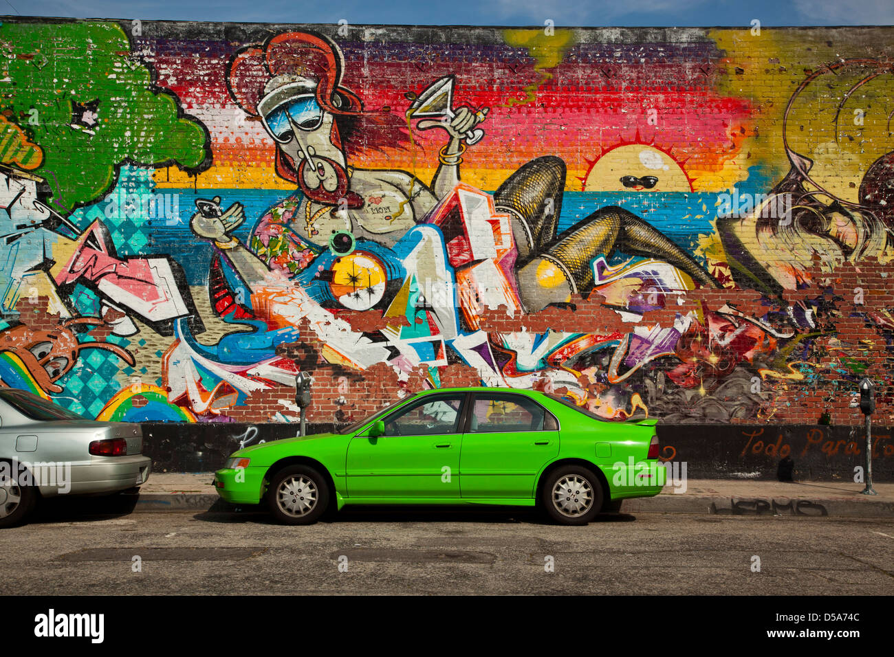 Car by street art hi-res stock photography and images - Alamy