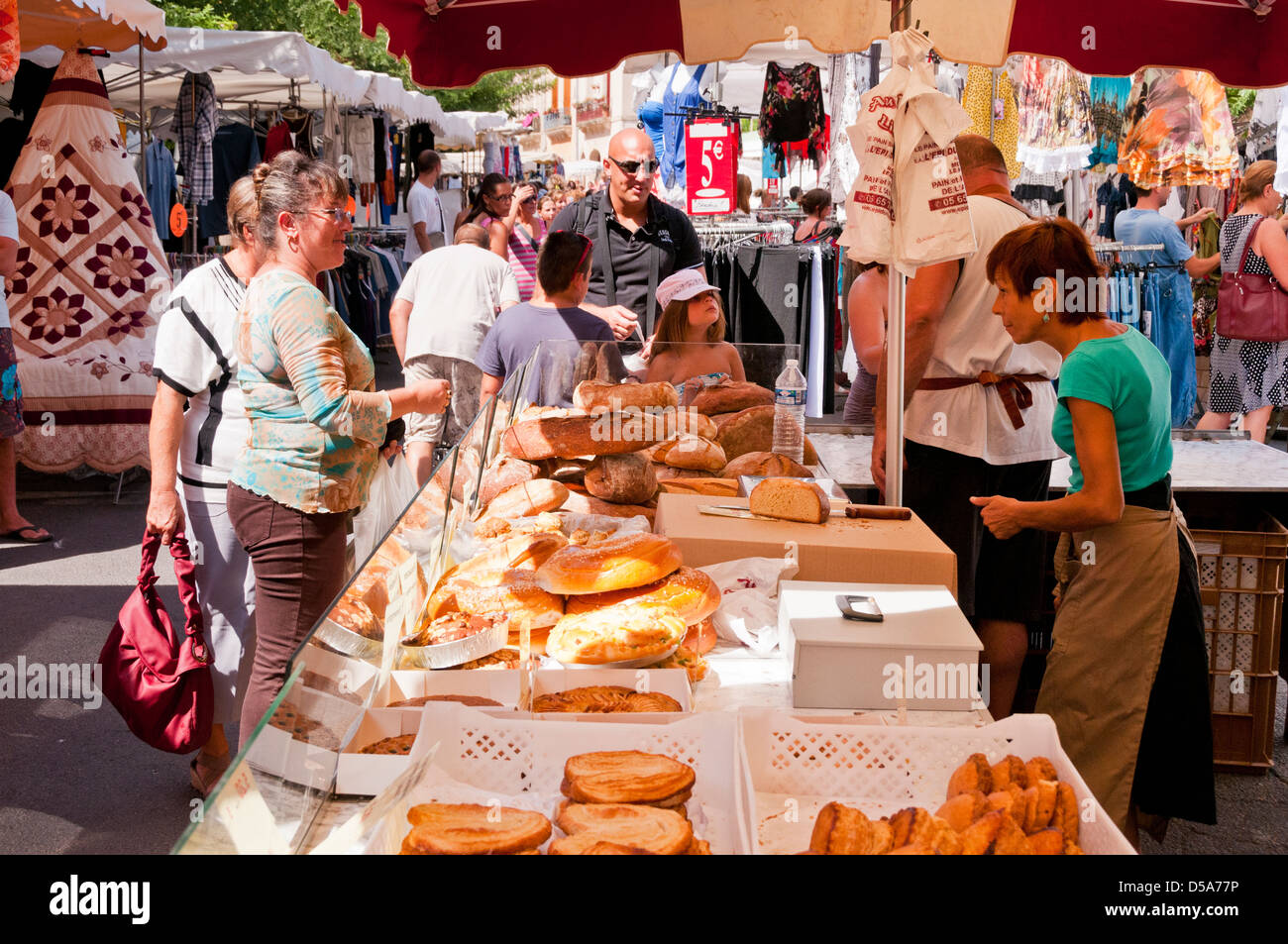 stall selling bread in Outdoor market in Mèze, Hérault, Languedoc Roussillon Stock Photo