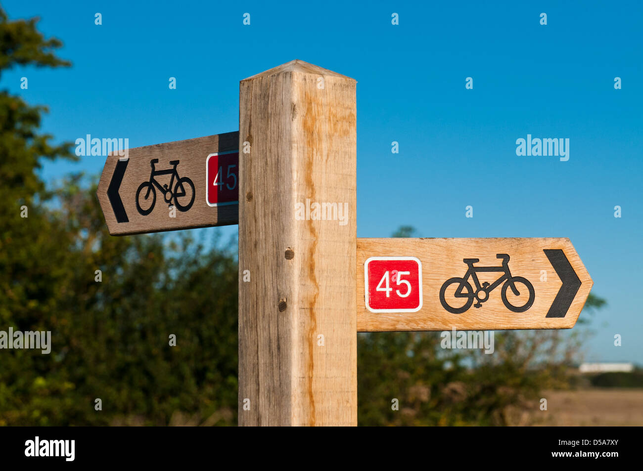 National Route 45 Cycle Network Cycling Sign, UK Stock Photo