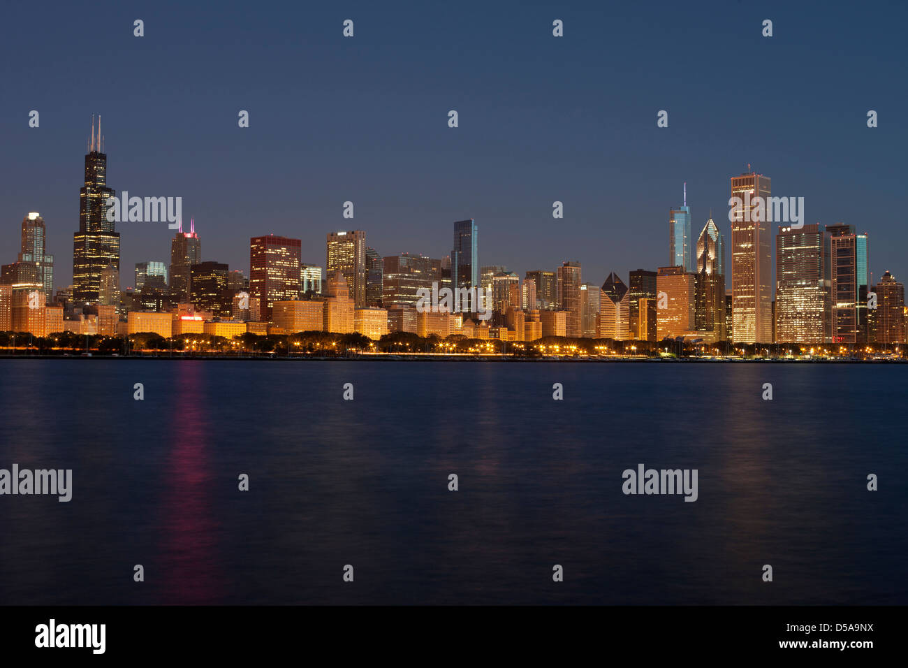 LAKE SHORE SKYLINE DOWNTOWN CHICAGO ILLINOIS USA Stock Photo - Alamy