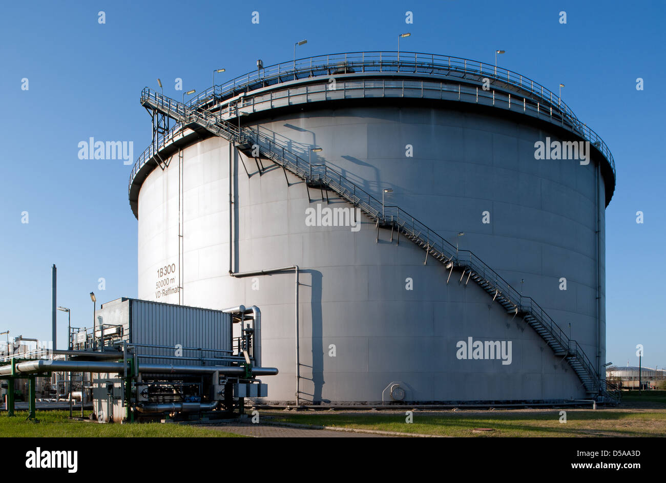 Fuel depot hires stock photography and images Alamy