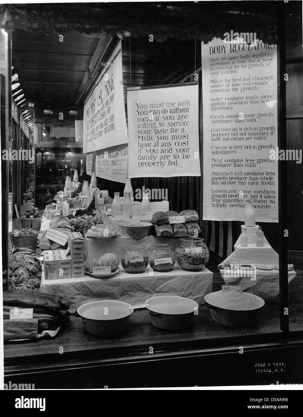 Two views of exhibit in window of Rothschilds' Department Store in Ithaca in 1917 ... Stock Photo